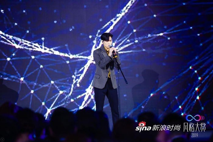 董又霖演唱《比较幸福》