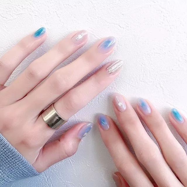 "朦胧美"半透明美甲 仙气感满分_新浪图片