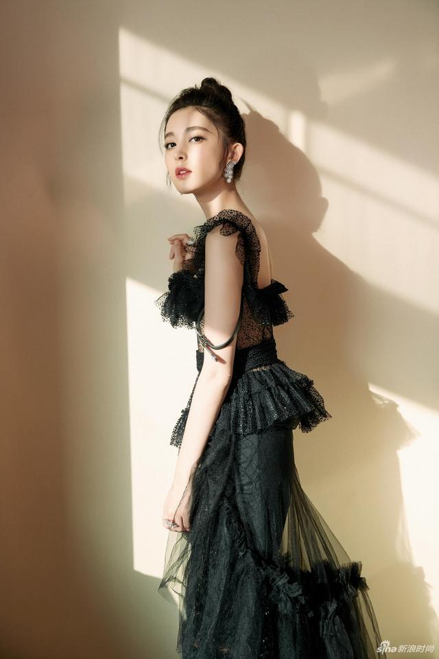 古力娜扎助阵2017微博之夜