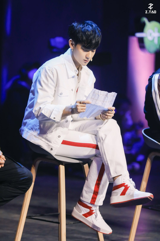 这就是街舞第五期#黄子韬#队长鸡汤延续,当天身着calvin klein jeans