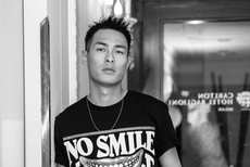 杨祐宁亮相Stella McCartney发布会 雅痞时尚风简约随性