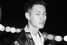 杨祐宁启程米兰时装周Stella McCartney大秀