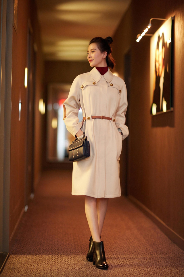 刘诗诗纽约街拍清爽自然