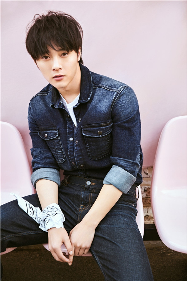 李俊辰演绎牛仔痞帅cool