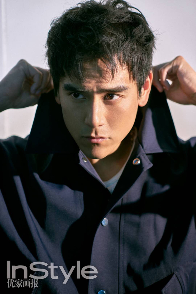 彭于晏登《instyle优家画报》封面,镜头前的他时而深情,时而俏皮,眼神