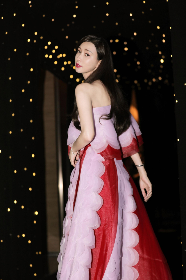 林志玲斜肩礼服浪漫仙气 变人间花仙子_新浪图片