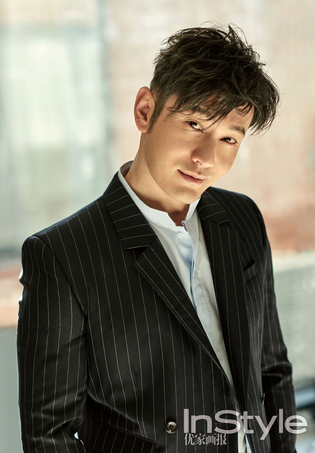 黄晓明登封面大片笑容和煦