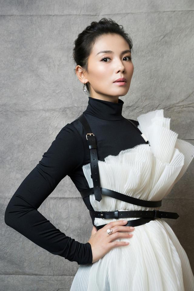 刘涛拼色长裙时髦个性