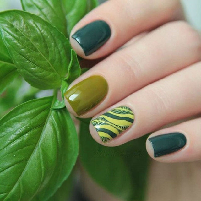 画上这些怡人的森林系美甲 清爽一整个夏天