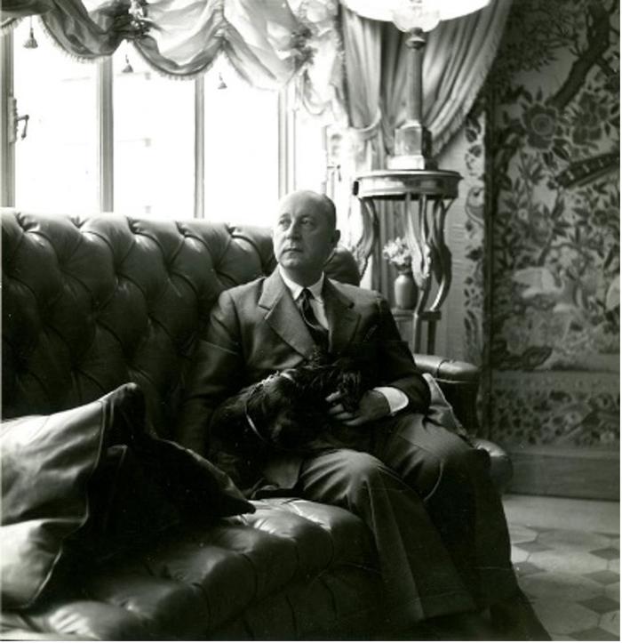 克里斯汀•迪奥先生的巴黎私人住宅内景,照片摄于1950年左右 © ASSOCIATION WILLY MAYWALD/ADAGP, PARIS 2022