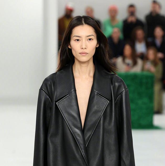 刘雯 LOEWE 2023秋冬大秀 妆容