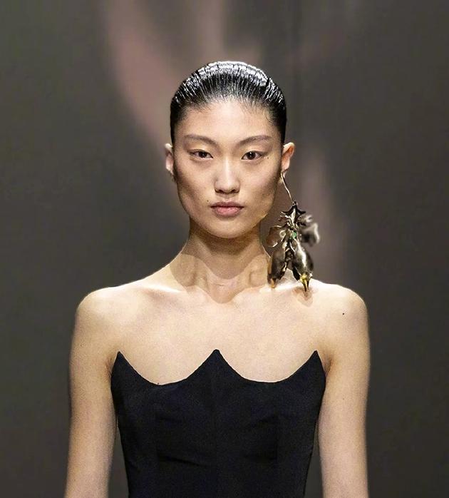 Alexander McQueen 2023秋冬
