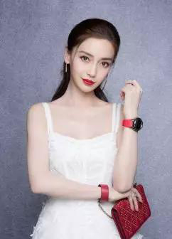 Tag Heuer泰格豪雅全球品牌大使Angelababy佩戴Connected Modular 智能腕表