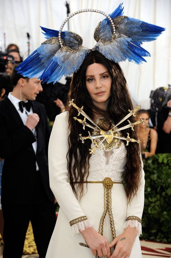 Lana Del Rey在Met Gala的红毯造型