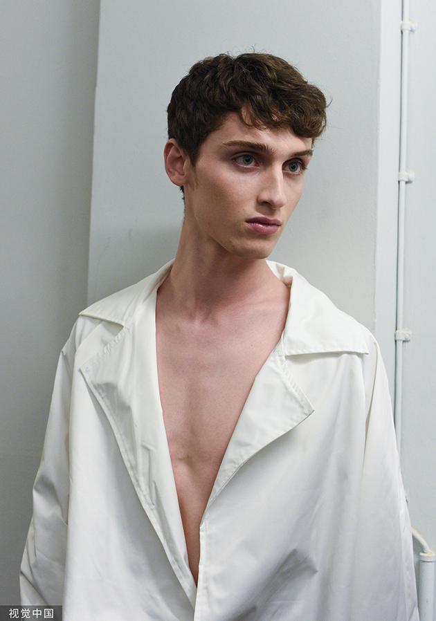 2023春夏伦敦男装周:Justin Cassin 品牌秀场后台