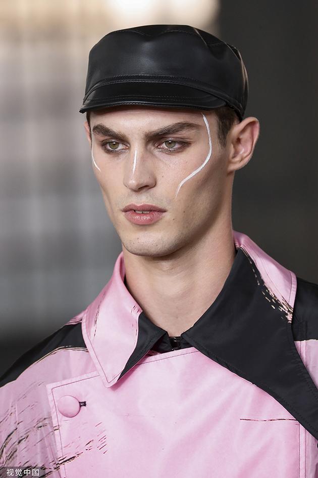 2023春夏米兰男装周:Moschino 品牌秀场