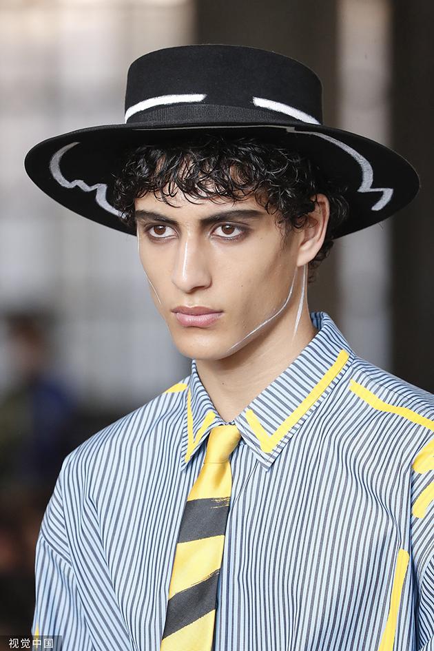 2023春夏米兰男装周:Moschino 品牌秀场