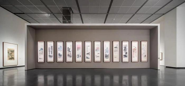 展览现场,齐白石《山水十二条屏》