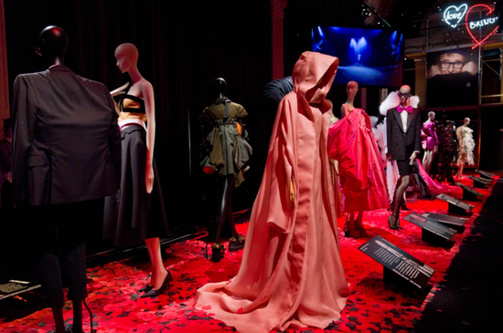 Rick Owens 为大秀设计的斗篷