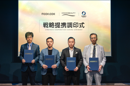 　　从右至左依次为：NIKKO日光化工 副社长 大井；MOOKLOO茉珂 中国区负责人 吕英健、吕英熙；COSMO BEAUTY研究所所长 西本和宏