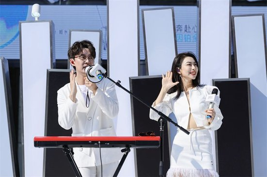 莫非定律乐团现场表演