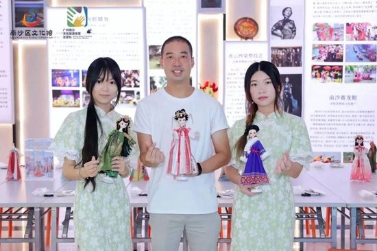 李柏亨的青创团队及其国潮娃娃产品