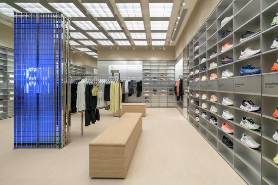 On昂跑广州太古汇店