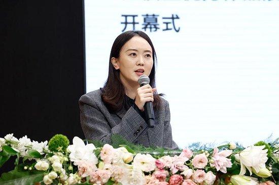 中央美术学院附中党总支书记刁婷婷主持开幕式