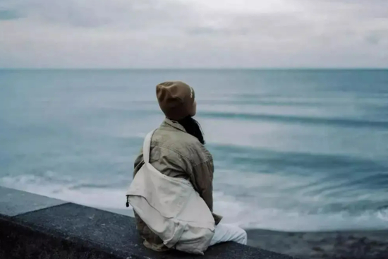 当ta的情绪终于到了尽头,就不再奢求你的关心,一个人面对所有孤立无援