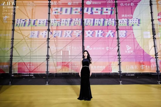 演员、歌手 高天妮