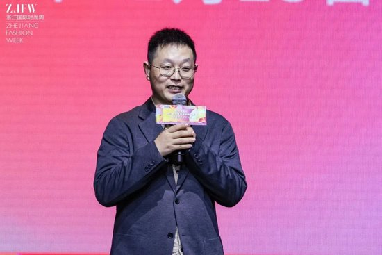 当代文化艺术节目“一件作品”总制片人代冀龙致辞