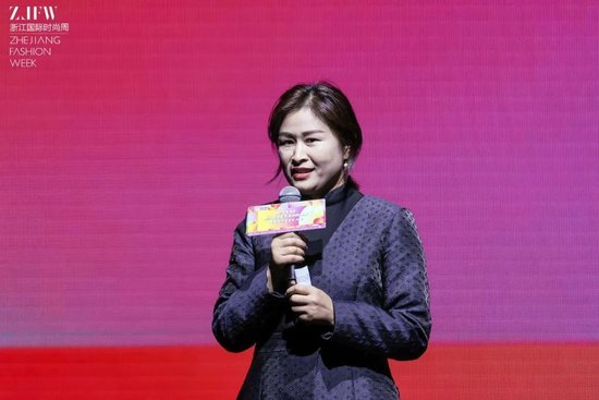 雅昌艺术网周黎 介绍王仁华中国美术馆大展筹备情况