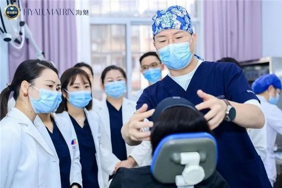 尹敏、吴姗姗医生带教演练实操