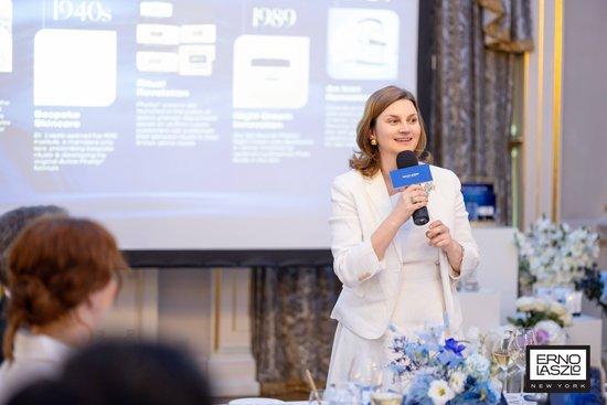  (Patricia Schuffenhauer, chief product officer of Orenasu, delivers a speech)