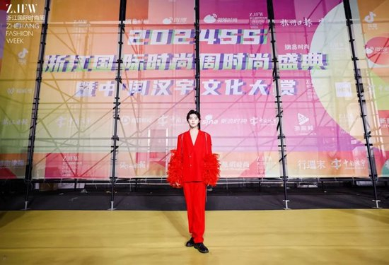 青年演员、歌手 徐鹤尼