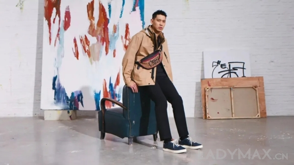 中国市场已成为Tapestry集团最核心的战略要地，图为林书豪为Coach拍摄的2020年秋冬系列广告片