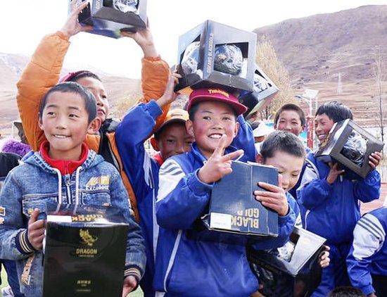  Tibetan children and black gold=