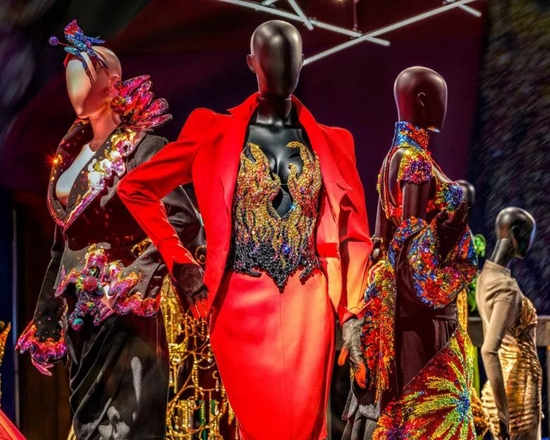  Thierry Mugler：Couturissime&nbsp;展览上展出服装