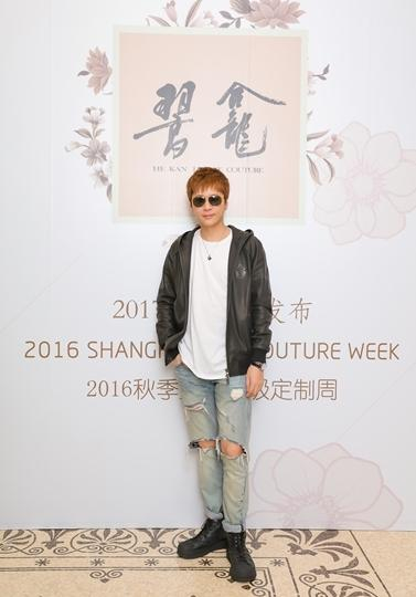 　　知名男艺人“国民初恋”李智楠（先生）