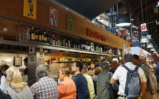 　　热闹的tapas bar
