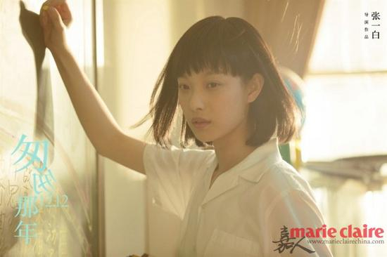 电影《匆匆那年》里的倪妮本来是这样的，短发白衬衫的女学生标准模样，还带着一丝忧郁感。