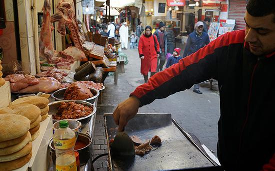 　菲斯古城市场的肉夹馍摊档