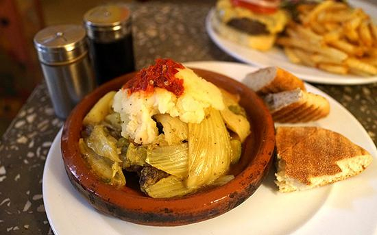 在摩洛哥随处可见的塔吉锅