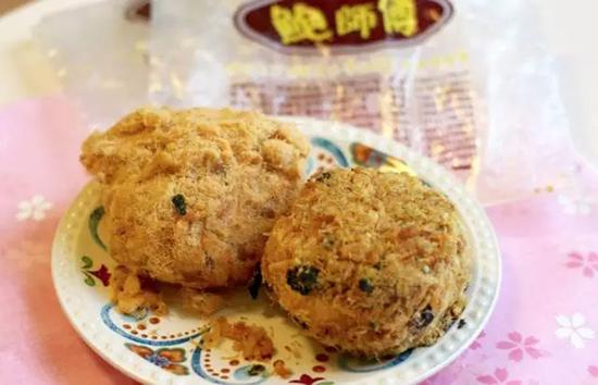 　　被肉松包裹着的mini蛋糕