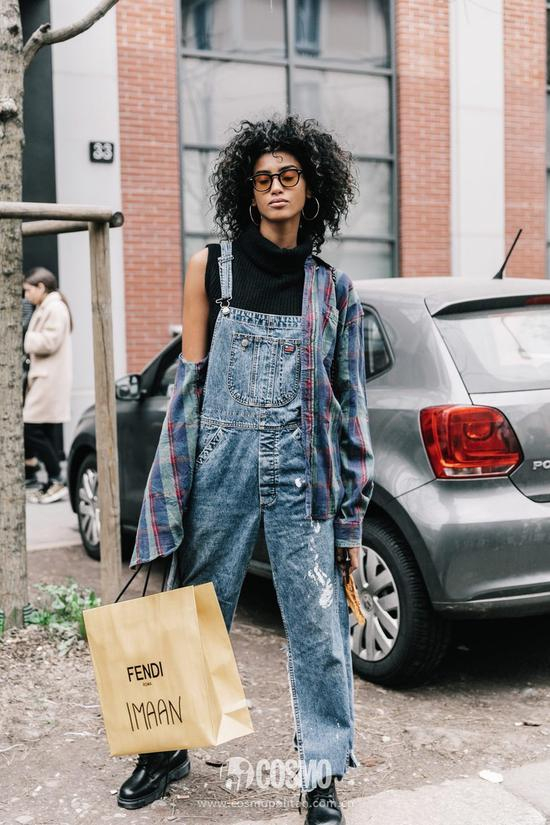 宋茜的开叉裤“走光”是假的 撩你才是真的