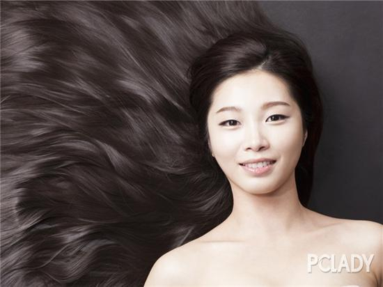 红色头发如何明艳不脱色 10个红发染后护理秘诀