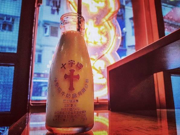 玻璃樽装十字牌牛奶