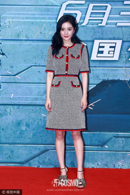 Tee+短裙成为杨幂夏日最爱？别说，是挺少女的