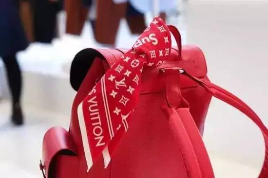 Bandana方巾：370美元，约合人民币2540元