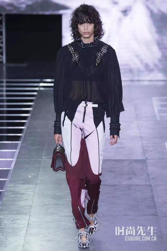 别再嘲笑游客style了 现在它成了时尚icon